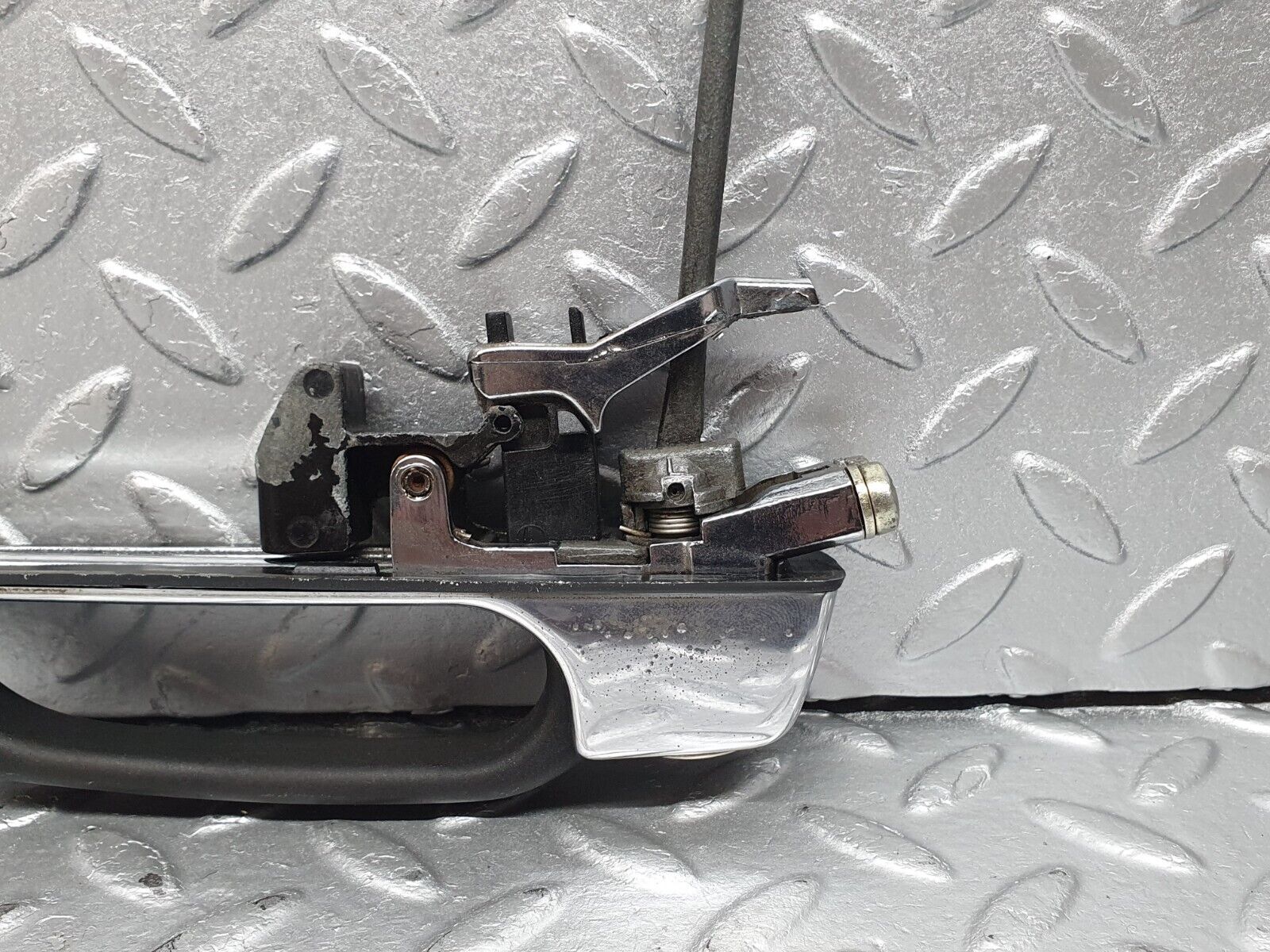 40751 Mercedes-Benz W123 300D Front Left Door Exterior Handle No Key