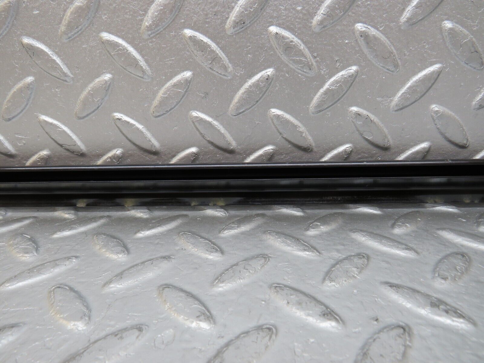 35082 Mercedes-Benz W210 320E Rear Right Door Window Exterior Trim