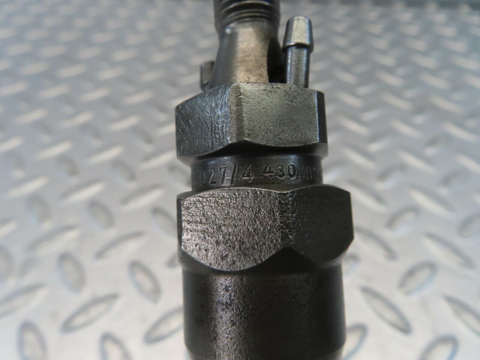 10983 Mercedes-Benz W115 220D Fuel Injector Bosch KCA30sd27/4