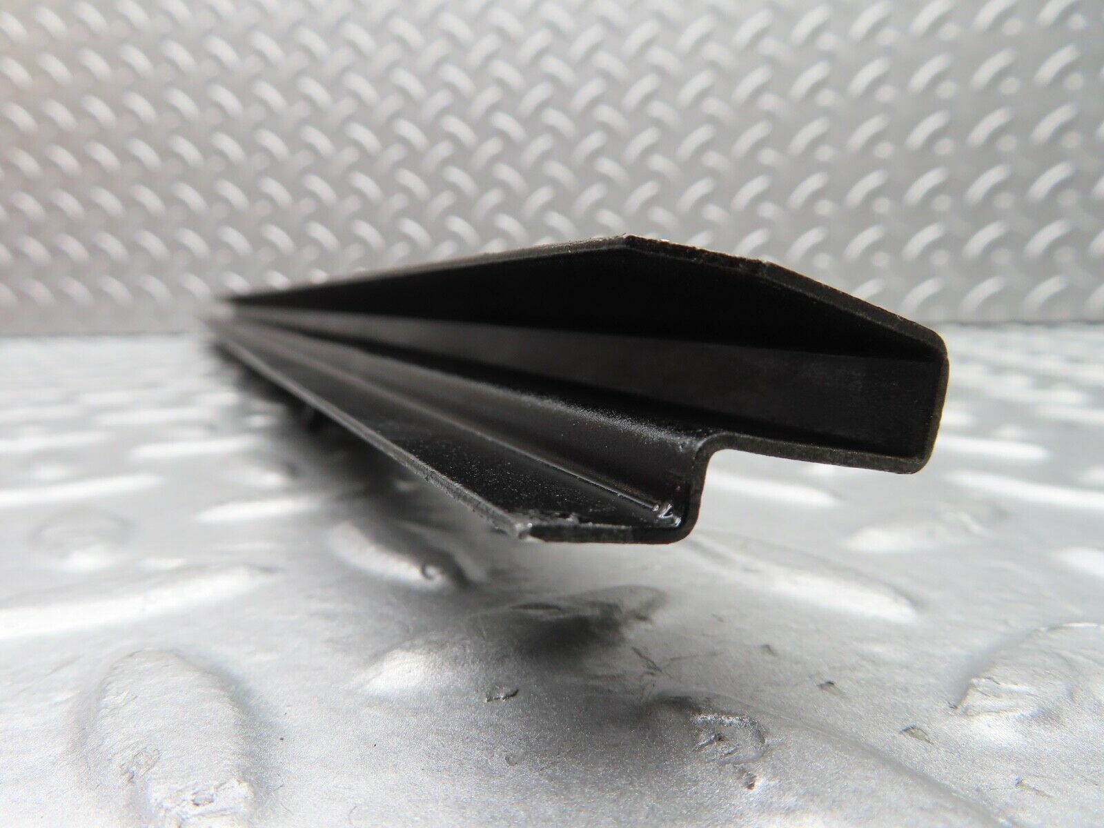 20890 Mercedes-Benz W114 250CE Coupe Right Door Window Bottom Rail