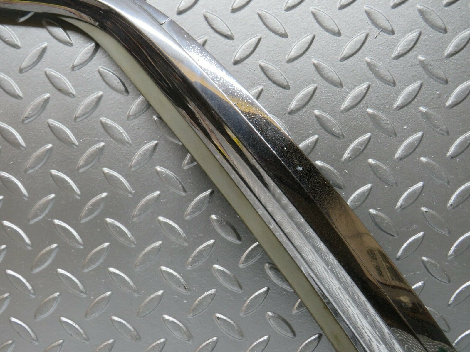 23785 Mercedes-Benz C107 450SLC Coupe Rear Window Trim Left 1076980189