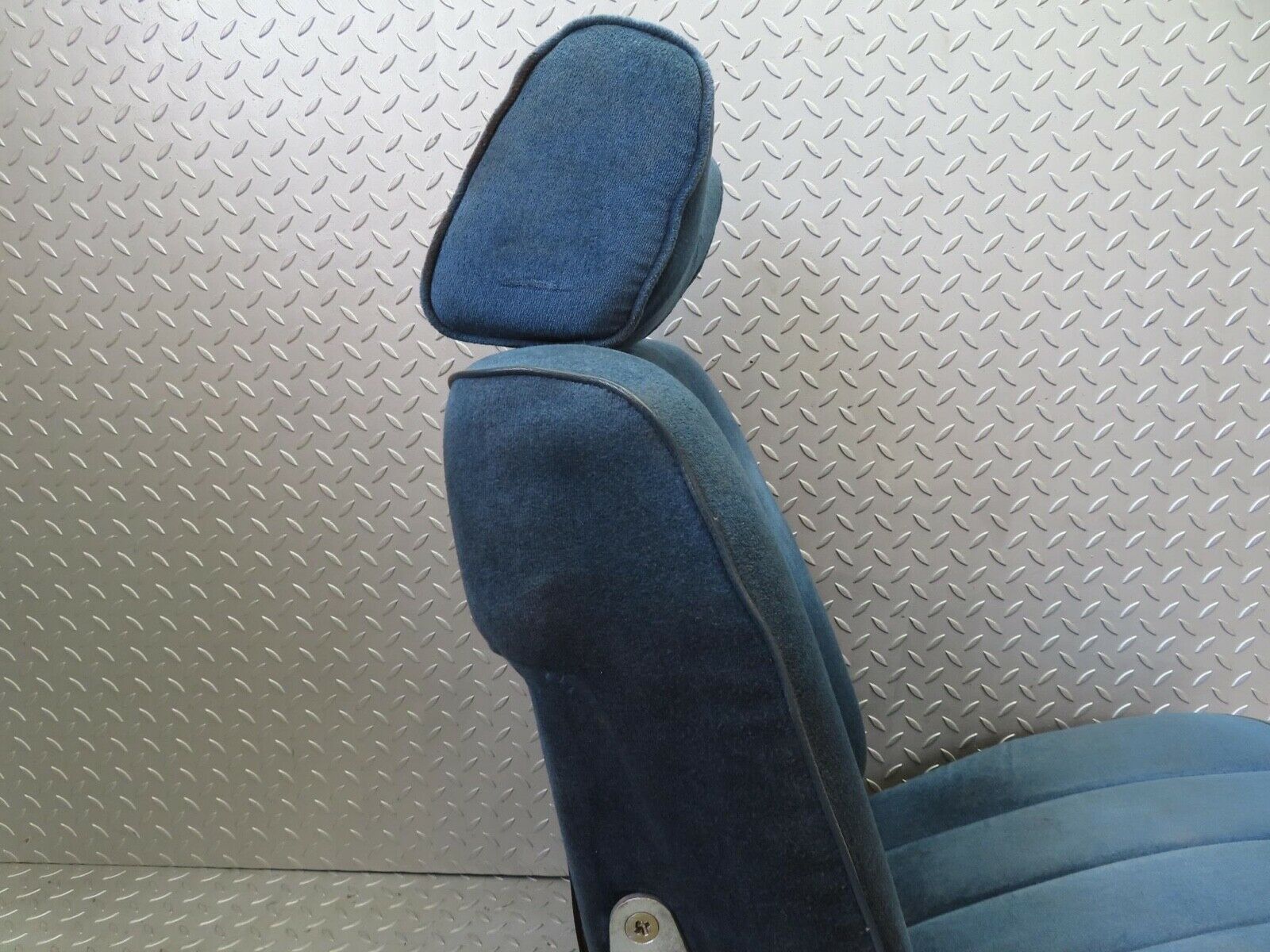 14006 Mercedes-Benz C107 280SLC Front Right Seat Blue