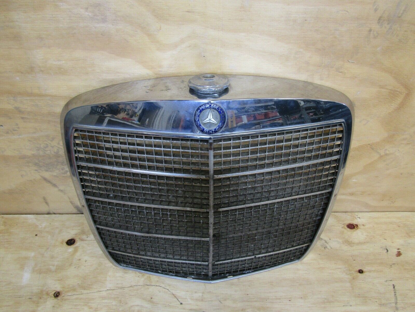 1481 Mercedes-Benz W108 280SE Bonnet Grill Chrome