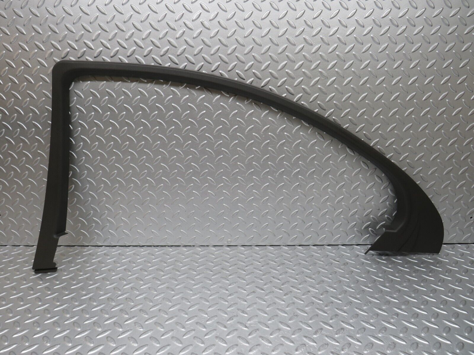 35287 Mercedes-Benz W221 Rear Right Door Window Frame Trim 2217350271