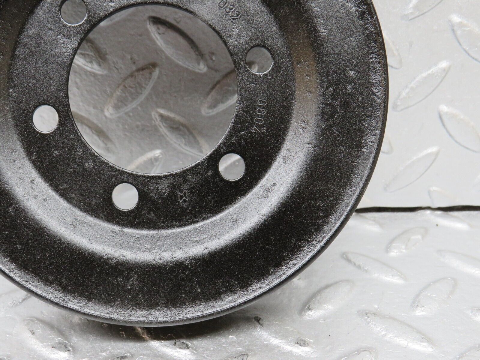 38102 Mercedes-Benz A124 320E Cabriolet Crankshaft Pulley 1040320004