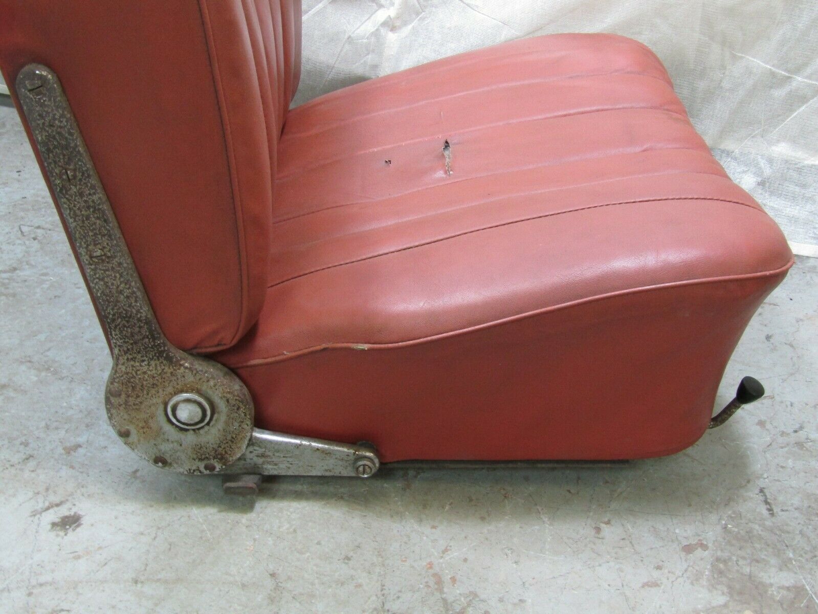 3254 Mercedes-Benz W105 PONTON Front Left Seat Driver Seat Red Faux Leather