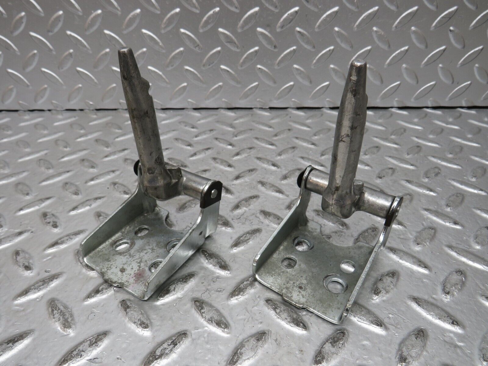 27832 Mercedes-Benz S124 300TE Wagon Rear Seat Hinge Pair With Cover 124922013