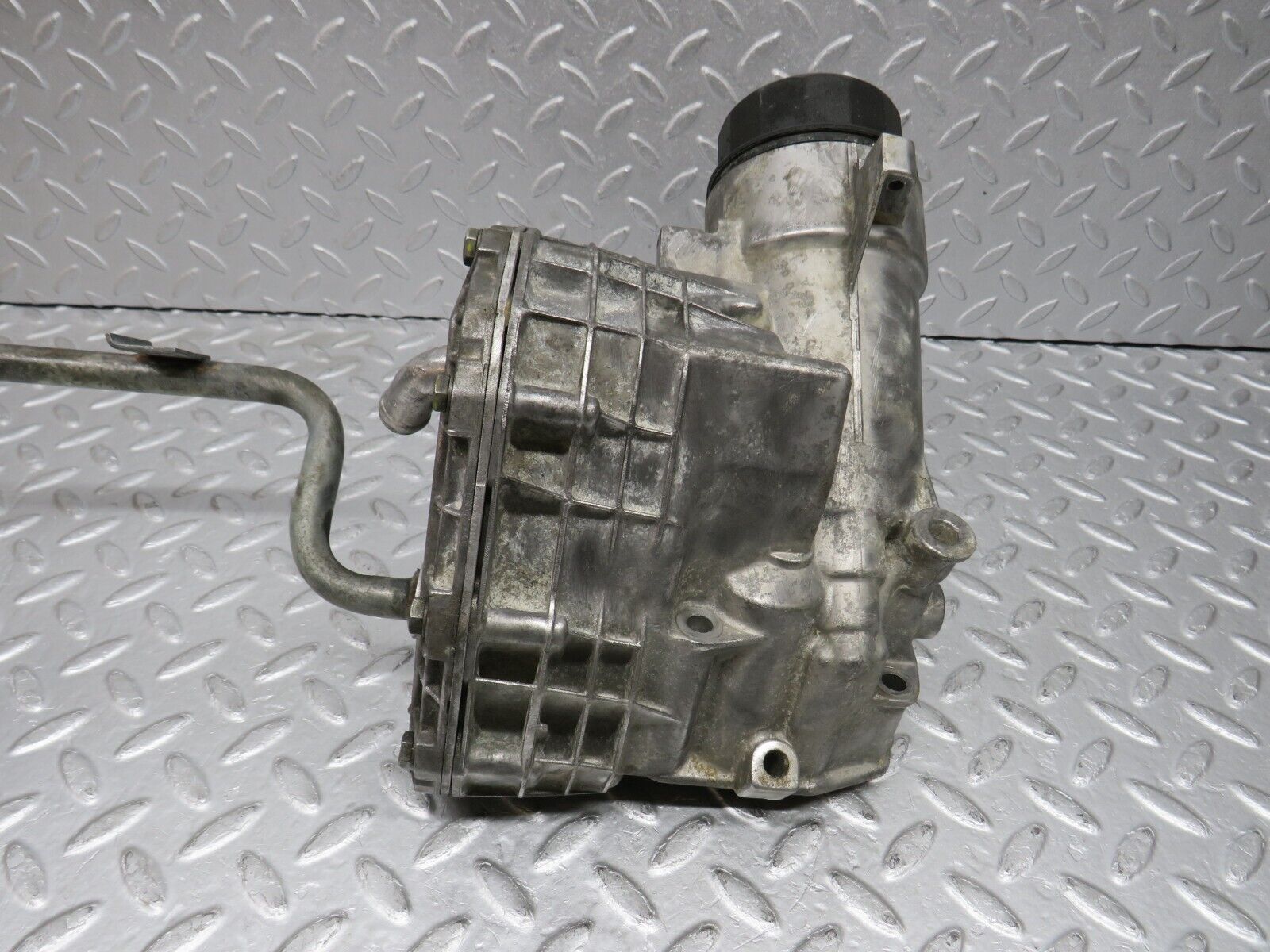 38169 Mercedes-Benz A124 320E Cabriolet Oil Filter Housing 1041840608