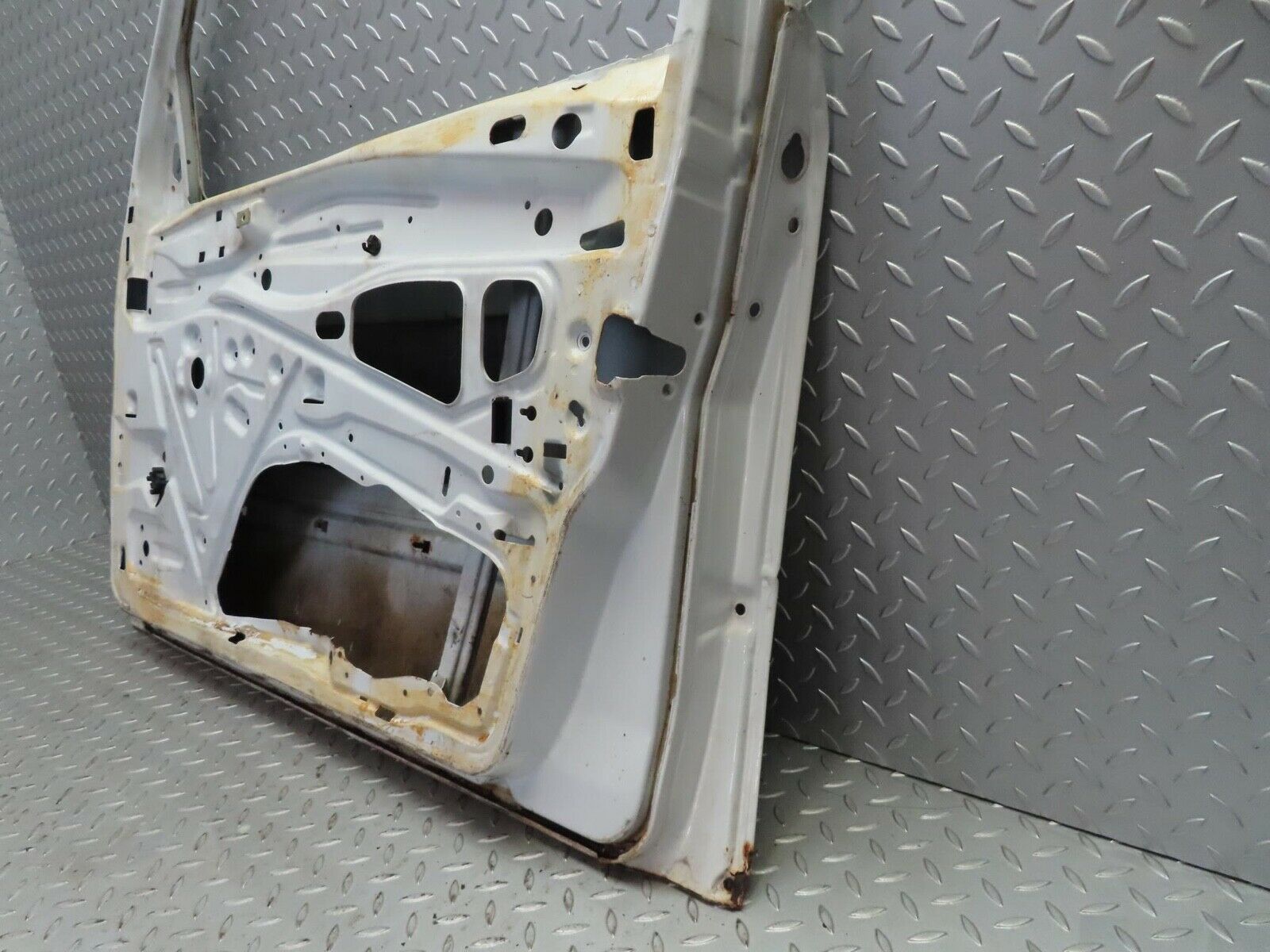 16208 Mercedes-Benz W124 260E Front Right Door