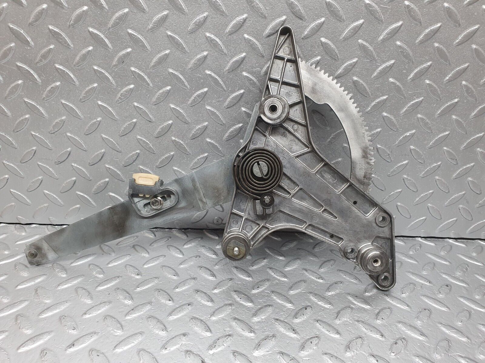 40974 Mercedes-Benz W126 300SE Rear Left Door Window Regulator 1267350111