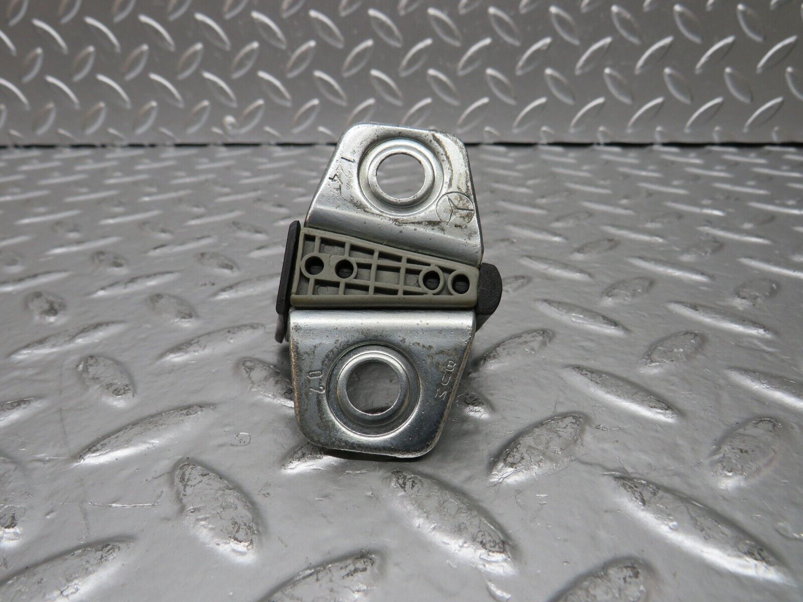 25186 Mercedes-Benz W201 190D Door Lock Latch