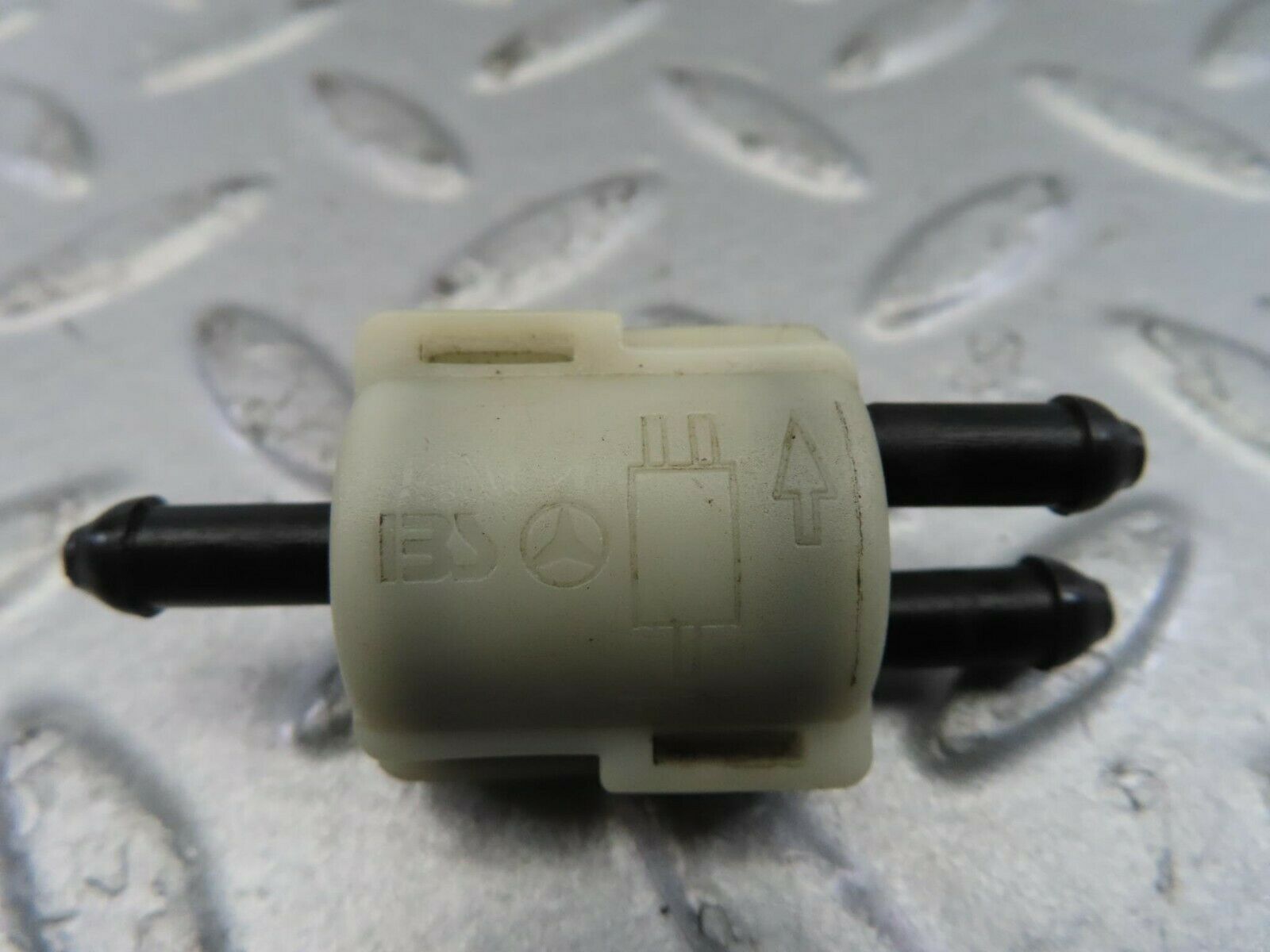 10379 Mercedes-Benz W201 190E Windscreen Washer Fluid Distributor