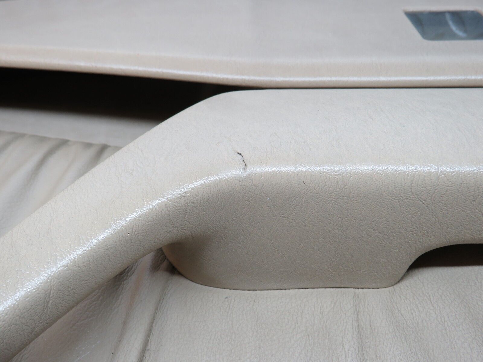 28934 Mercedes-Benz C124 320CE Front Left Door Card Beige 1247273170