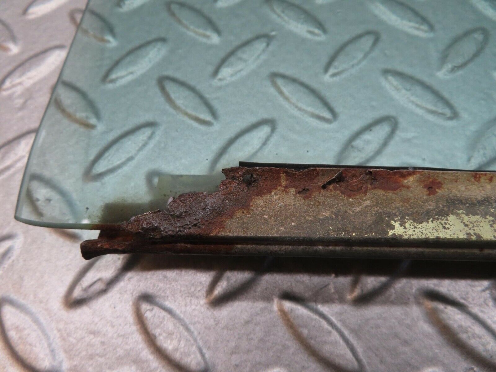 12911 Mercedes-Benz W123 200 Rear Right Door Window Glass