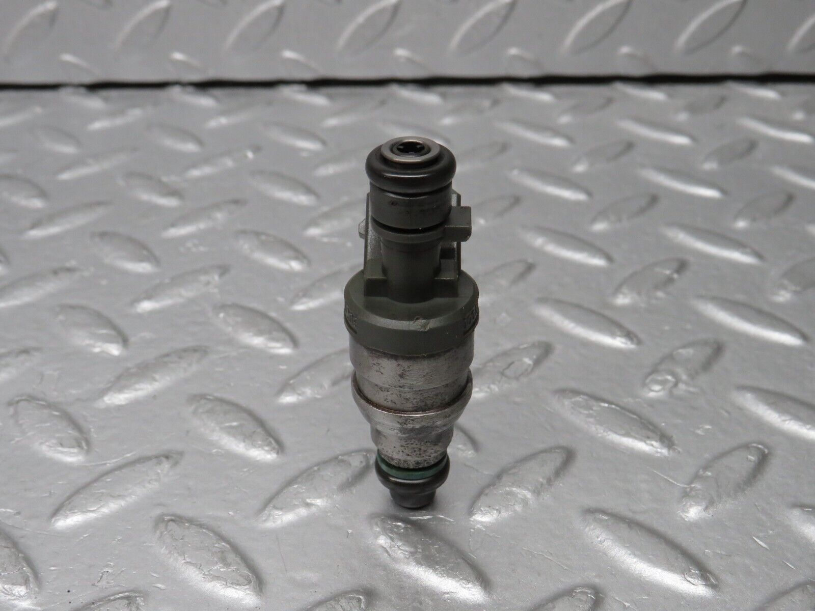 38142 Mercedes-Benz A124 320E Cabriolet Fuel Injector Bosch 0280155209 0000787323