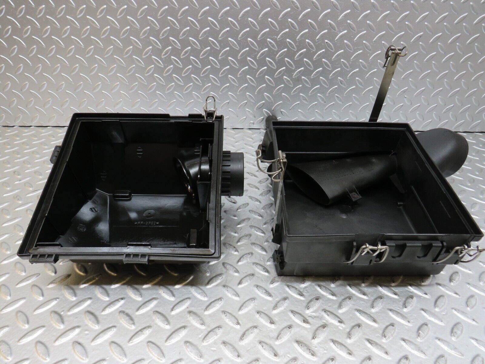 27780 Mercedes-Benz S124 300TE Wagon Air Filter Housing 6060900001