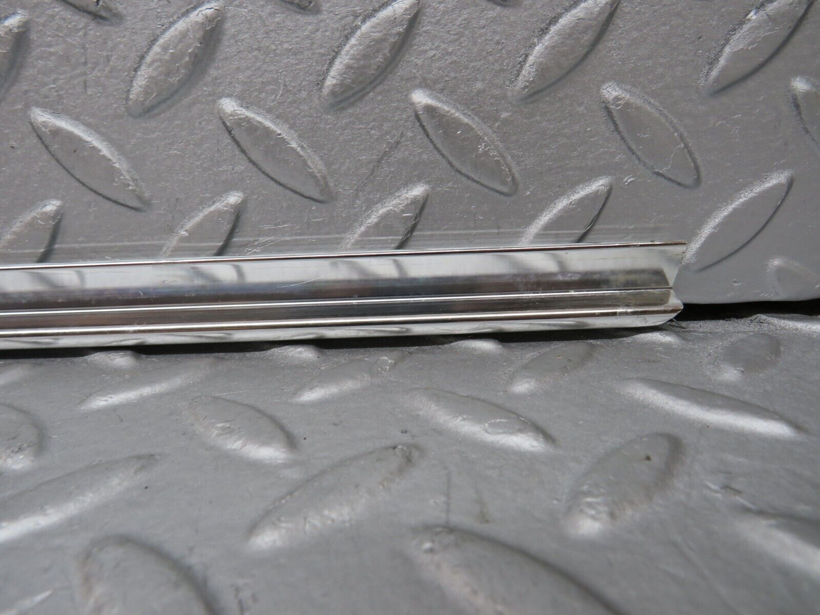 36954 Mercedes-Benz C126 420SEC Coupe Rear Right Interior Window Chrome