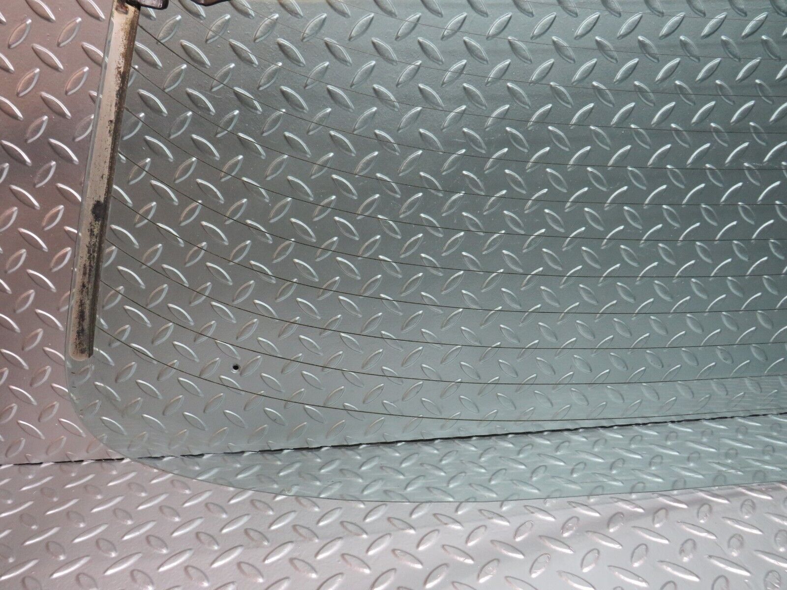 26820 Mercedes-Benz W123 240D Rear Heated Windscreen Glass