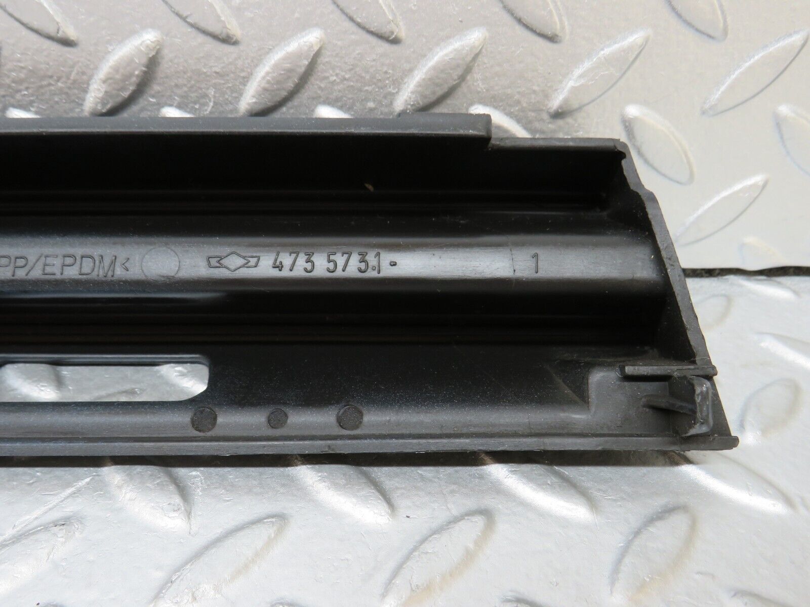 35315 Mercedes-Benz W140 Front Bumper Tow Hook Cover Grill 1408851026