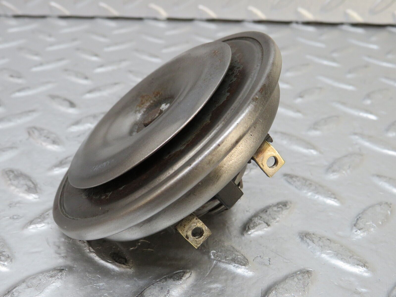 26900 Mercedes-Benz W123 240D Horn 0035424220