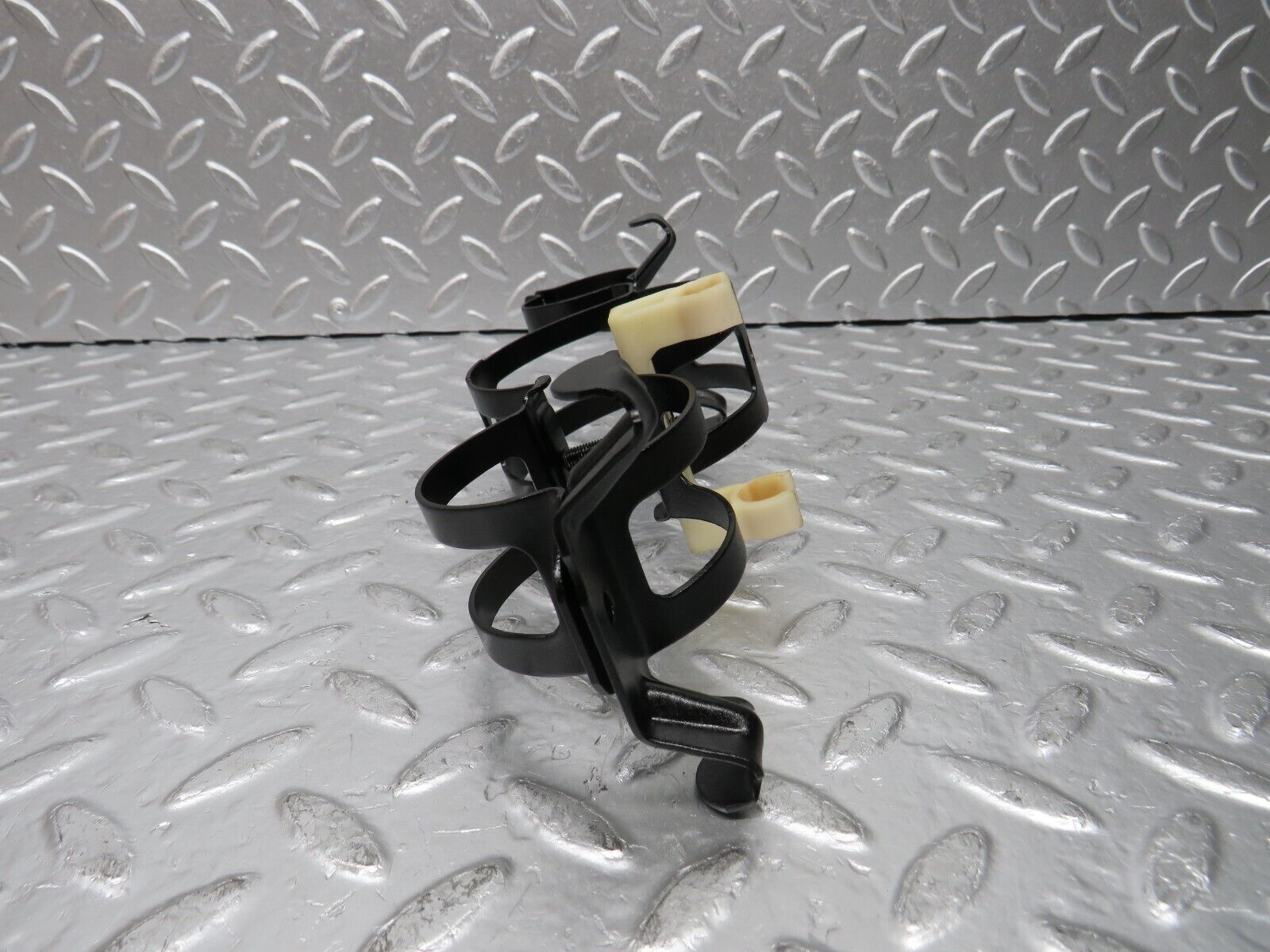 30384 Mercedes-Benz W124 230E Fuel Pump Fuel Filter Bracket Holder