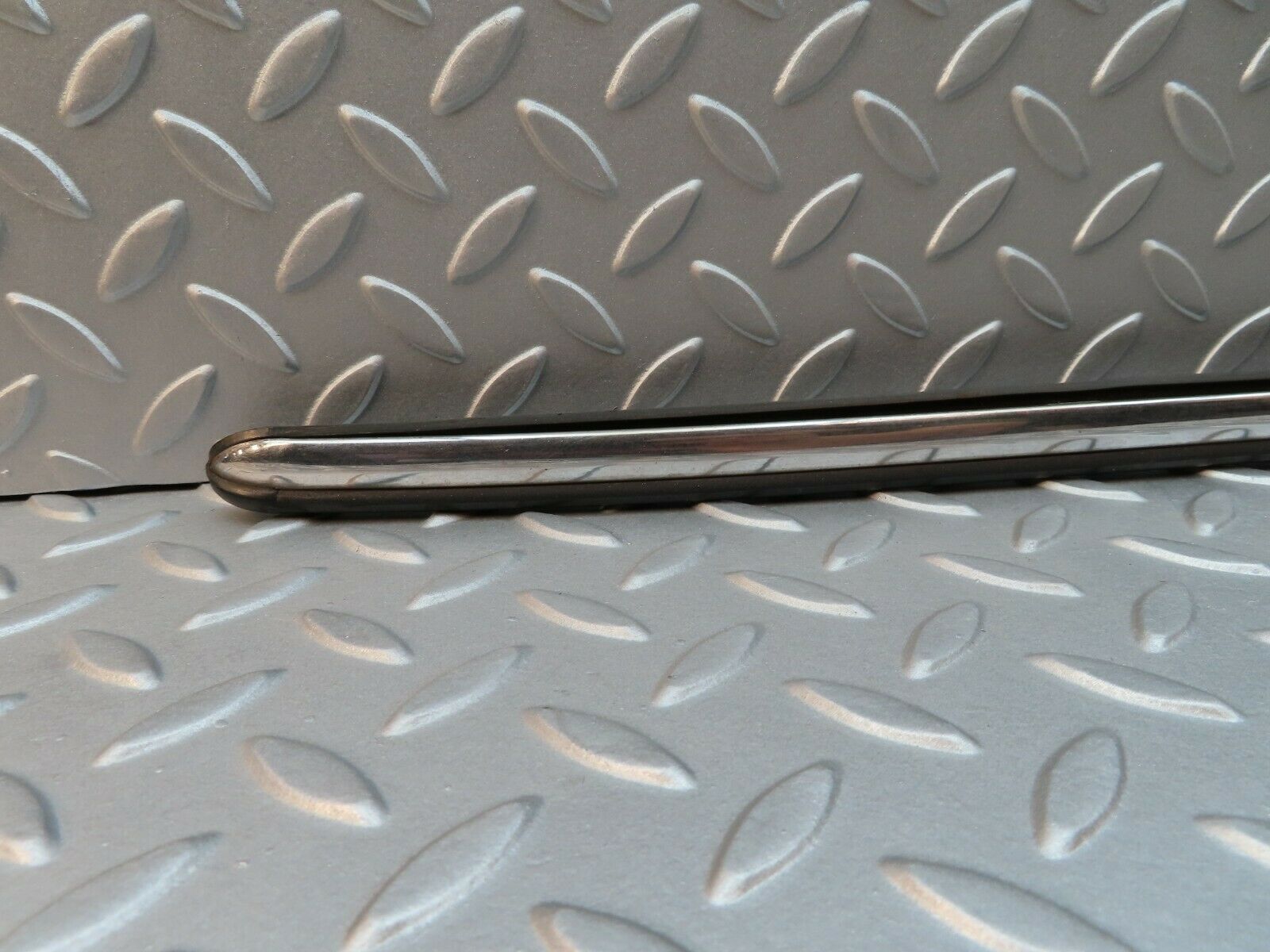 3451 Mercedes-Benz W108 280SE Centre Fender Wing Chrome Trim Front Left