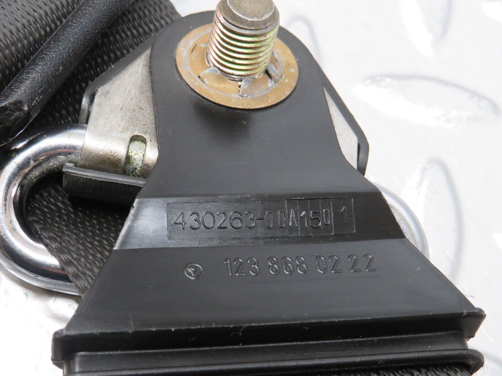 25174 Mercedes-Benz W201 190D Rear Seat Belt Set 1268601886