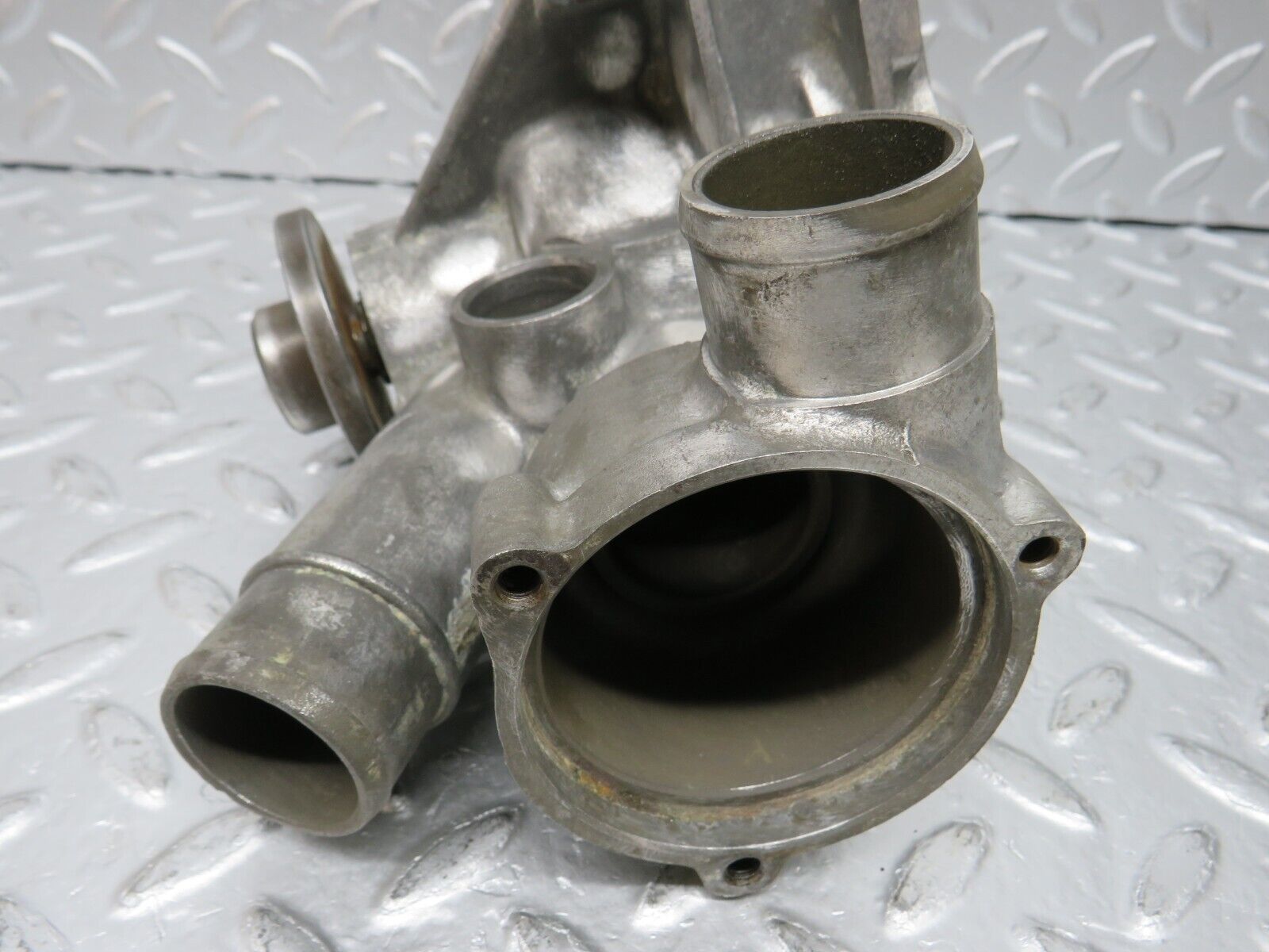 32616 Mercedes-Benz S124 300TE Wagon Water Pump