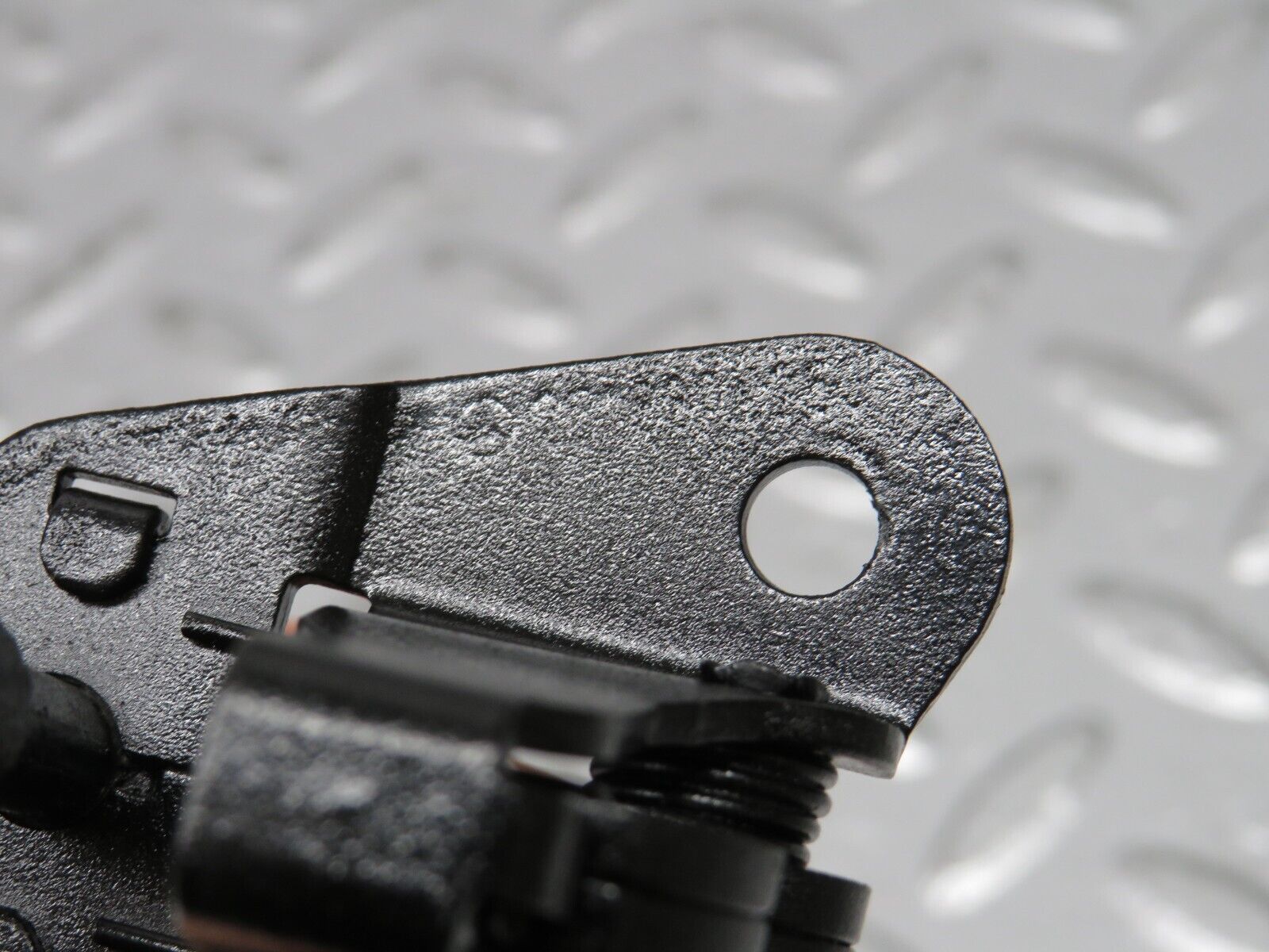 33789 Mercedes-Benz W201 190E 2.0L Bonnet Lock Catch 2018800260