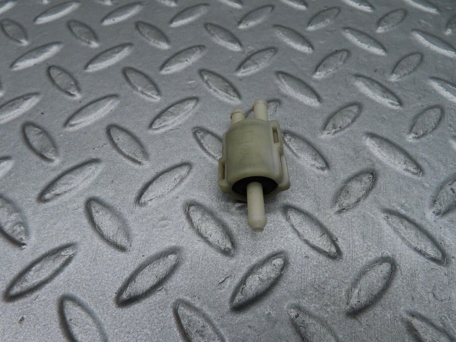 12005 Mercedes-Benz R129 300SL Coupe Windscreen Washer Fluid Distributor