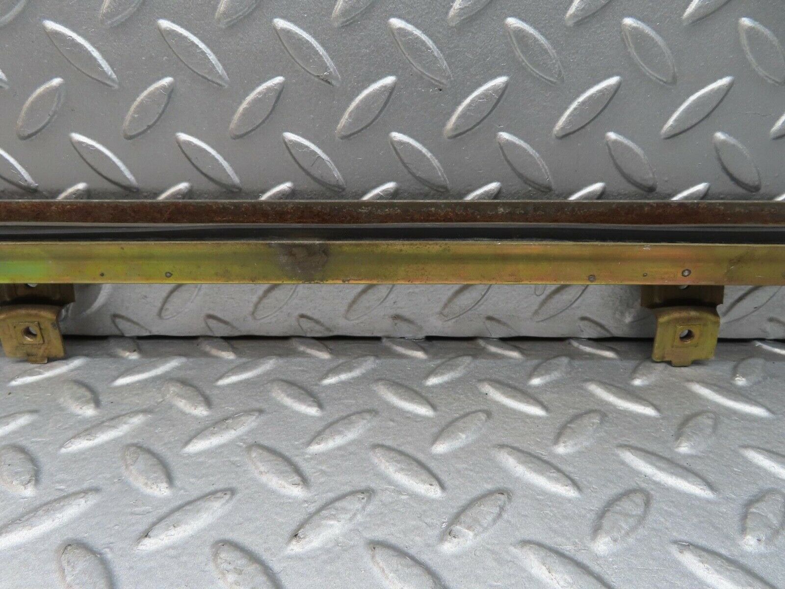 1110 Mercedes-Benz C123 230CE Coupe Front Right Door Window Bottom Rail