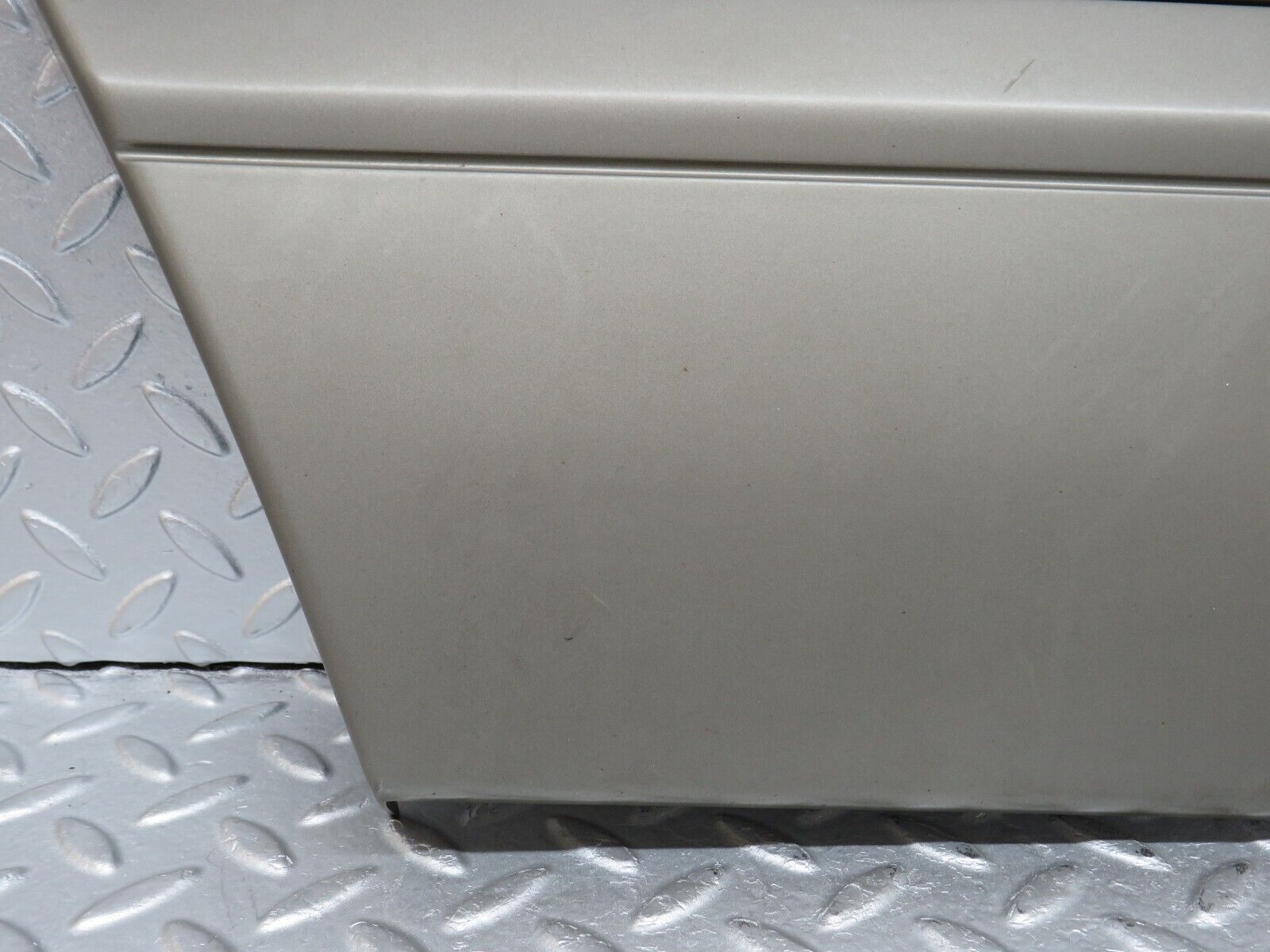 35968 Mercedes-Benz W126 420SE Front Left Fender Wing Moulding Trim 1266903540