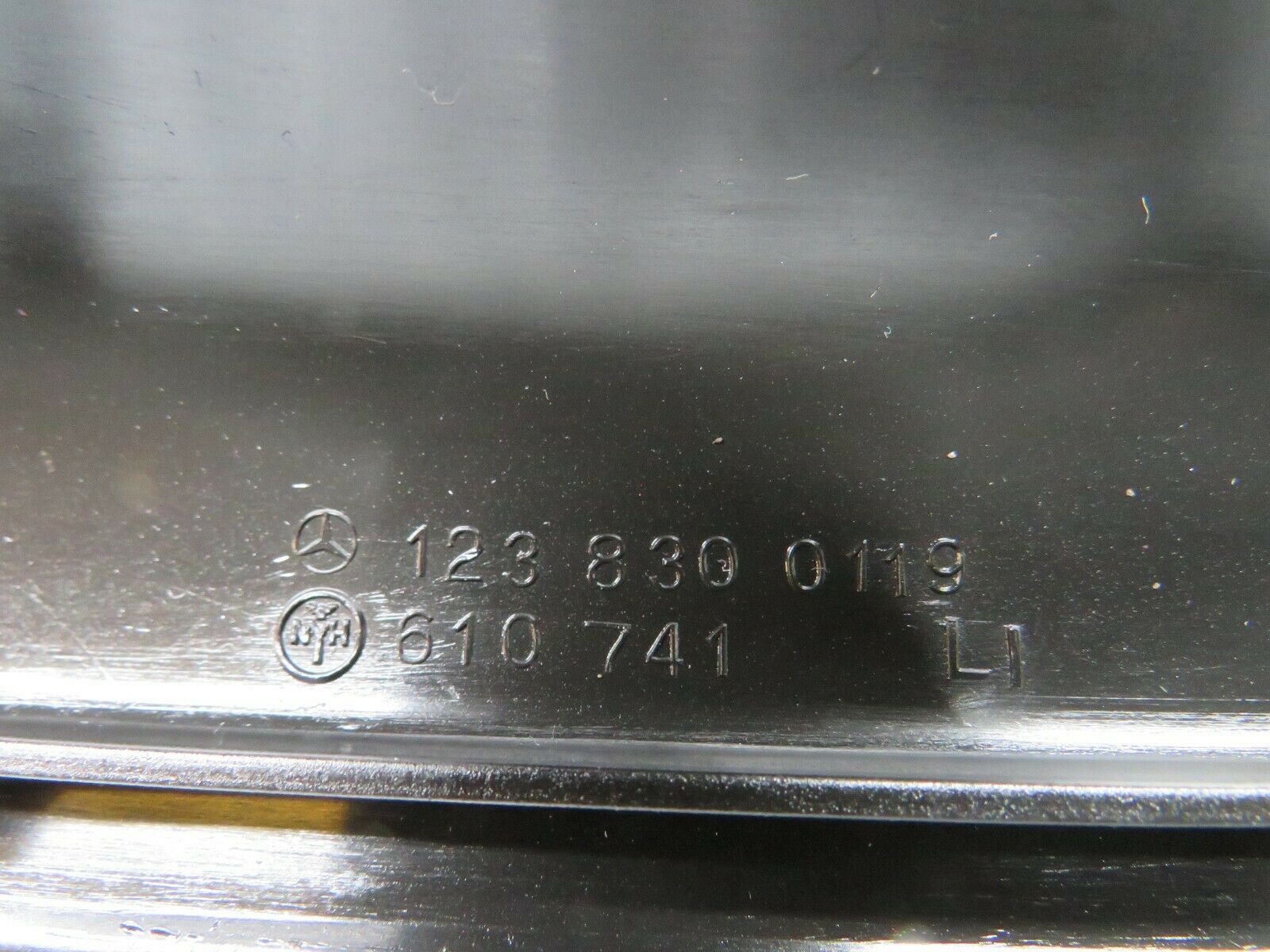 22950 Mercedes-Benz C123 230CE Coupe Air Duct Vent Pair 1238300119 1238300219