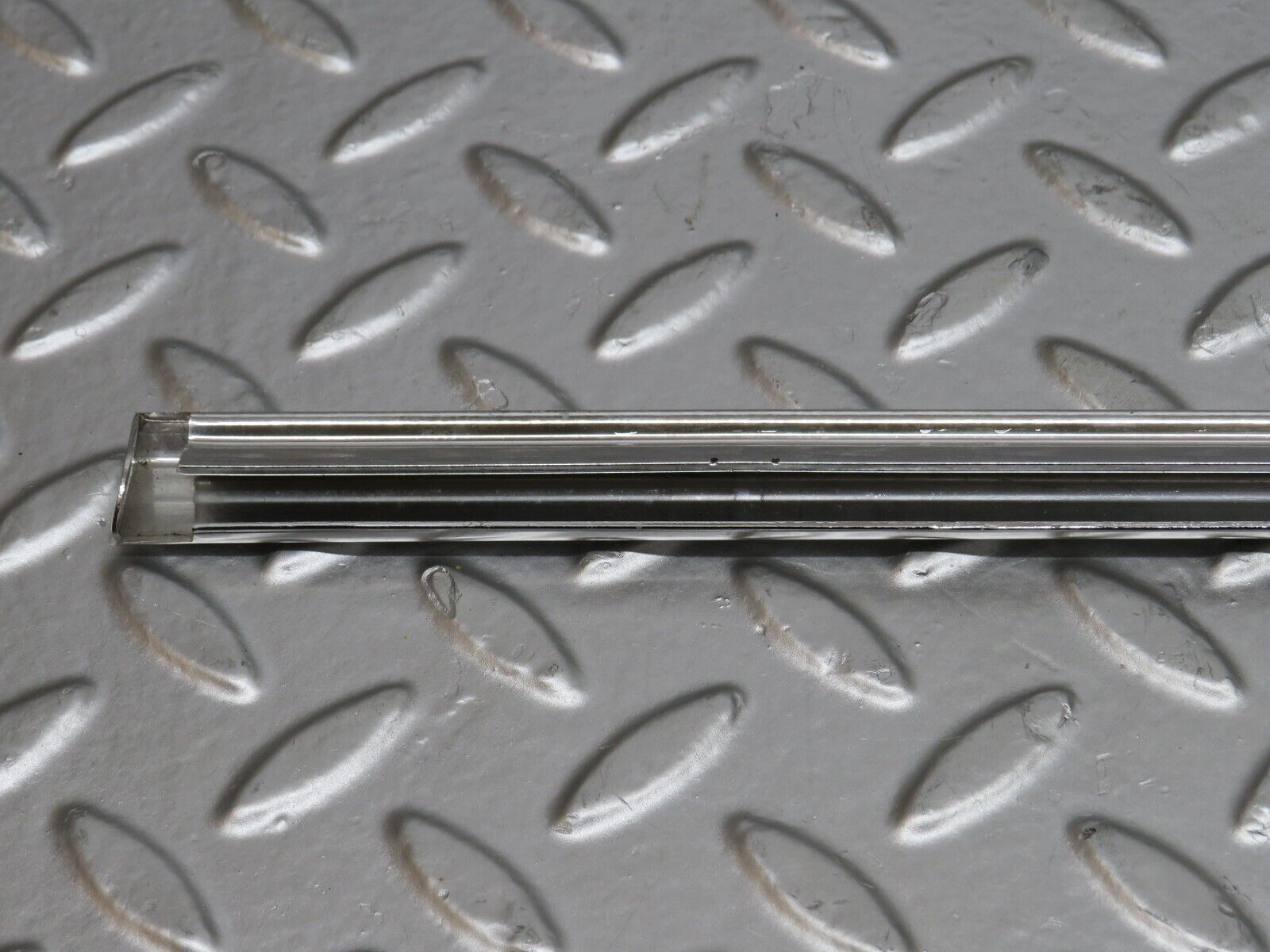 27115 Mercedes-Benz W123 280E Front Left Door Chrome Moulding Trim