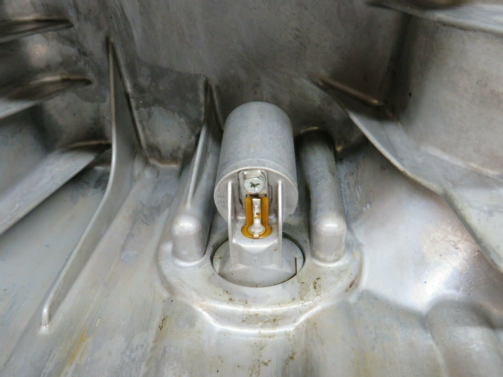 24432 Mercedes-Benz S124 220TE Wagon Oil Pan Oil Sump 1110140202