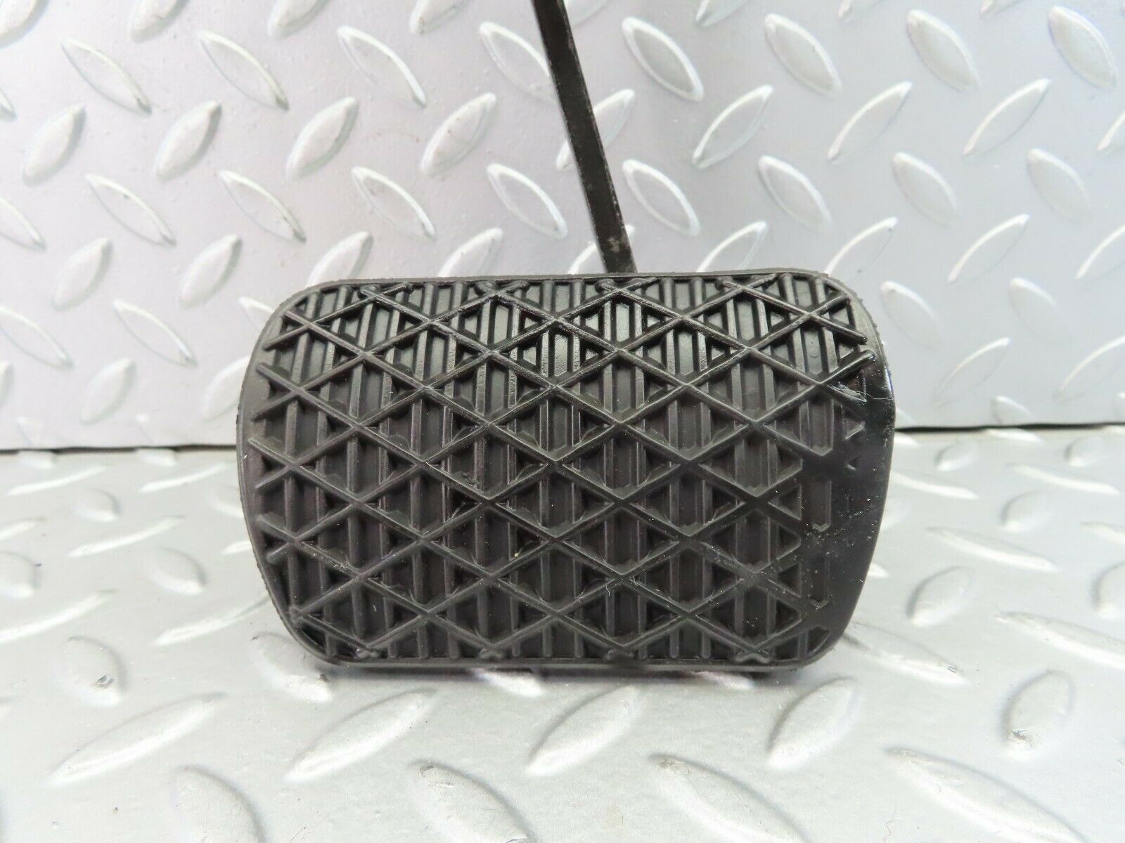 7682 Mercedes-Benz S123 230TE Wagon Brake Pedal With Rubber 1232910082