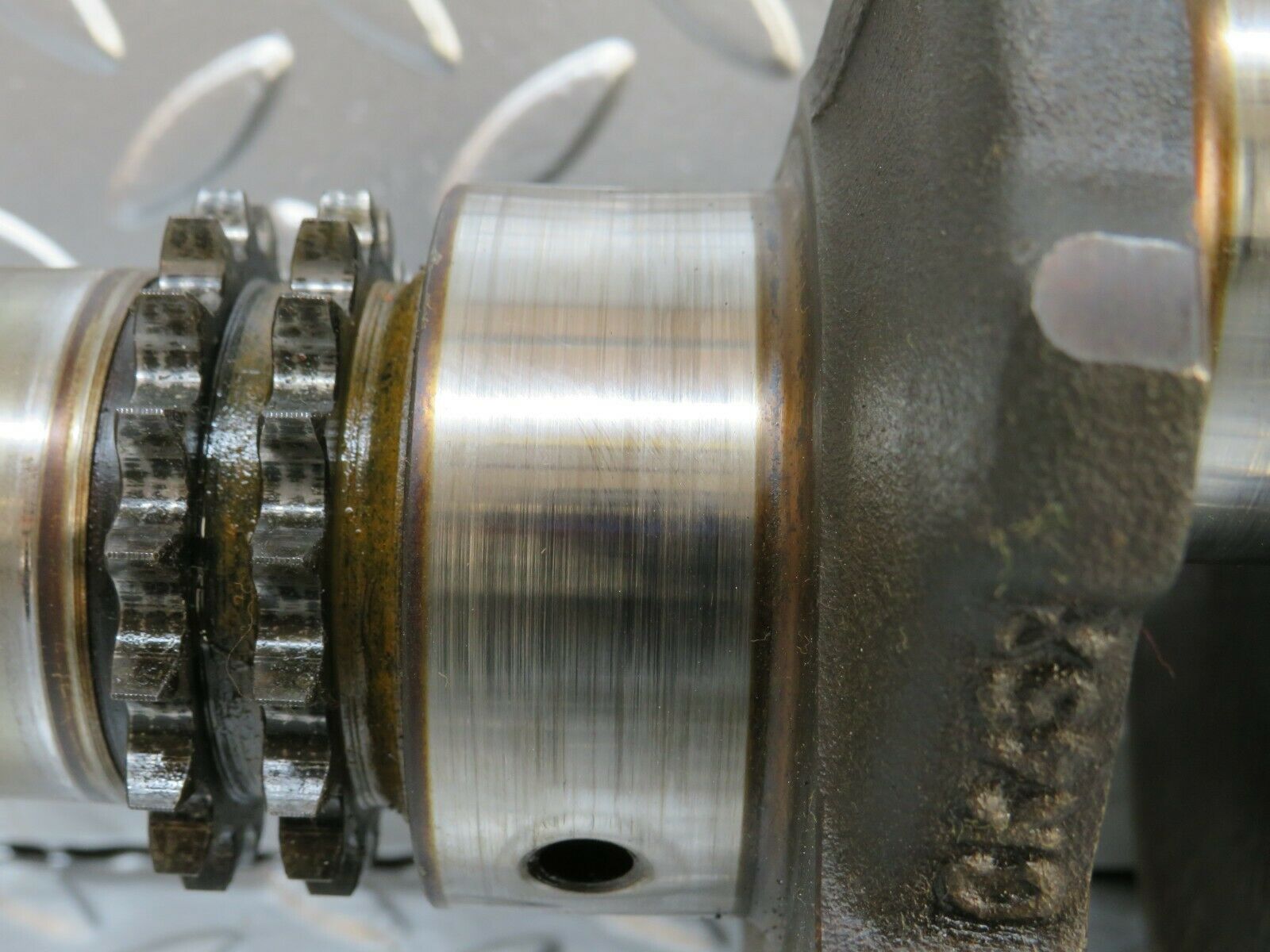 23678 Mercedes-Benz W114 280E Crankshaft 1100310101