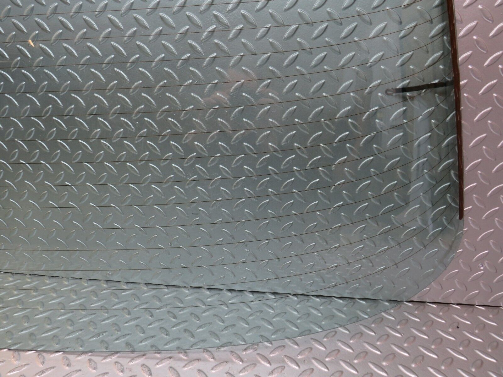 25385 Mercedes-Benz W123 200 Rear Heated Windscreen Glass