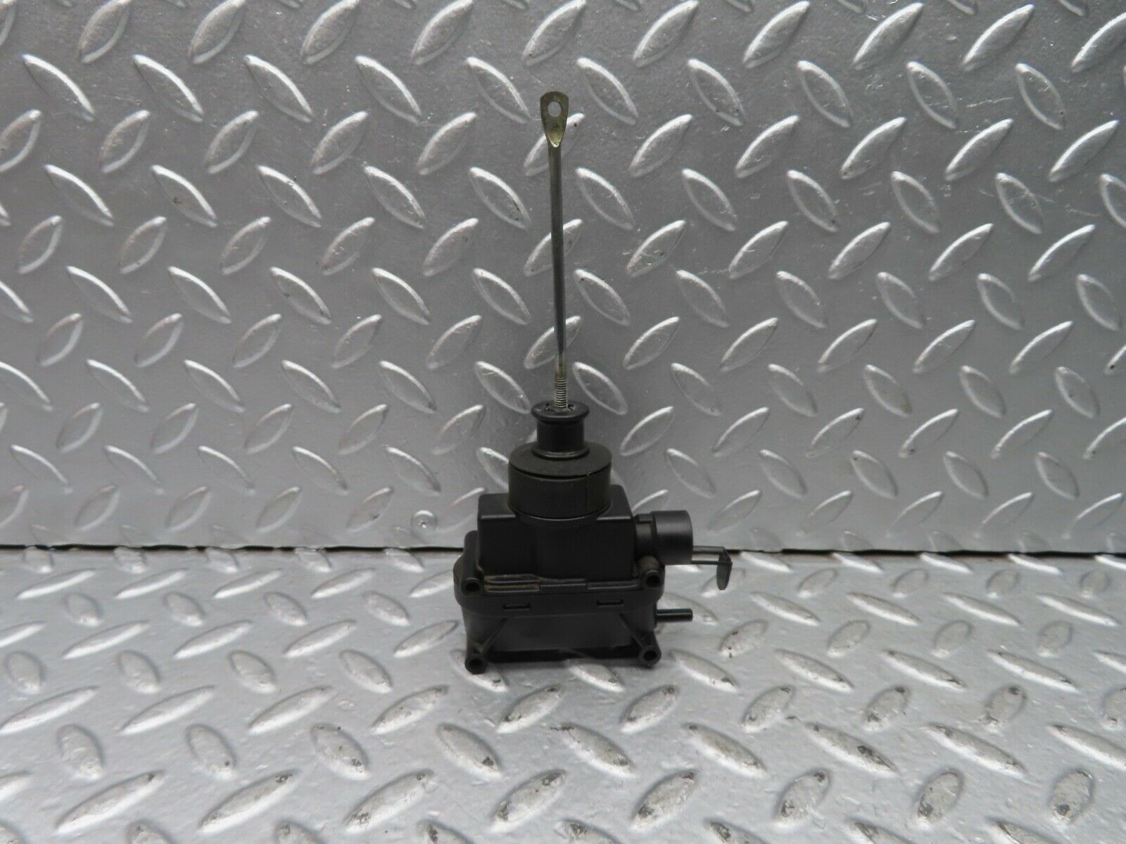 21442 Mercedes-Benz W126 300SE Front Door Lock Vacuum Actuator