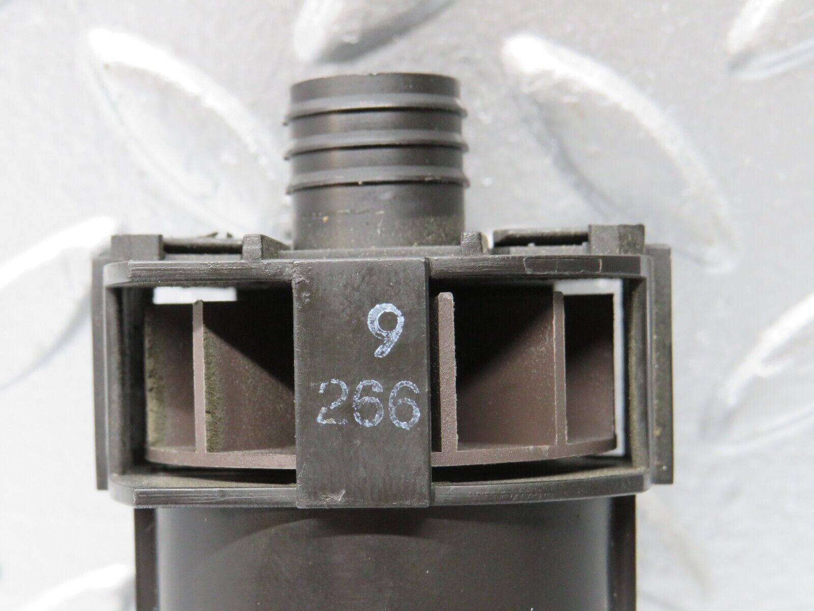 30300 Mercedes-Benz W124 230E Temperature Sensor 0008301908 0130002802