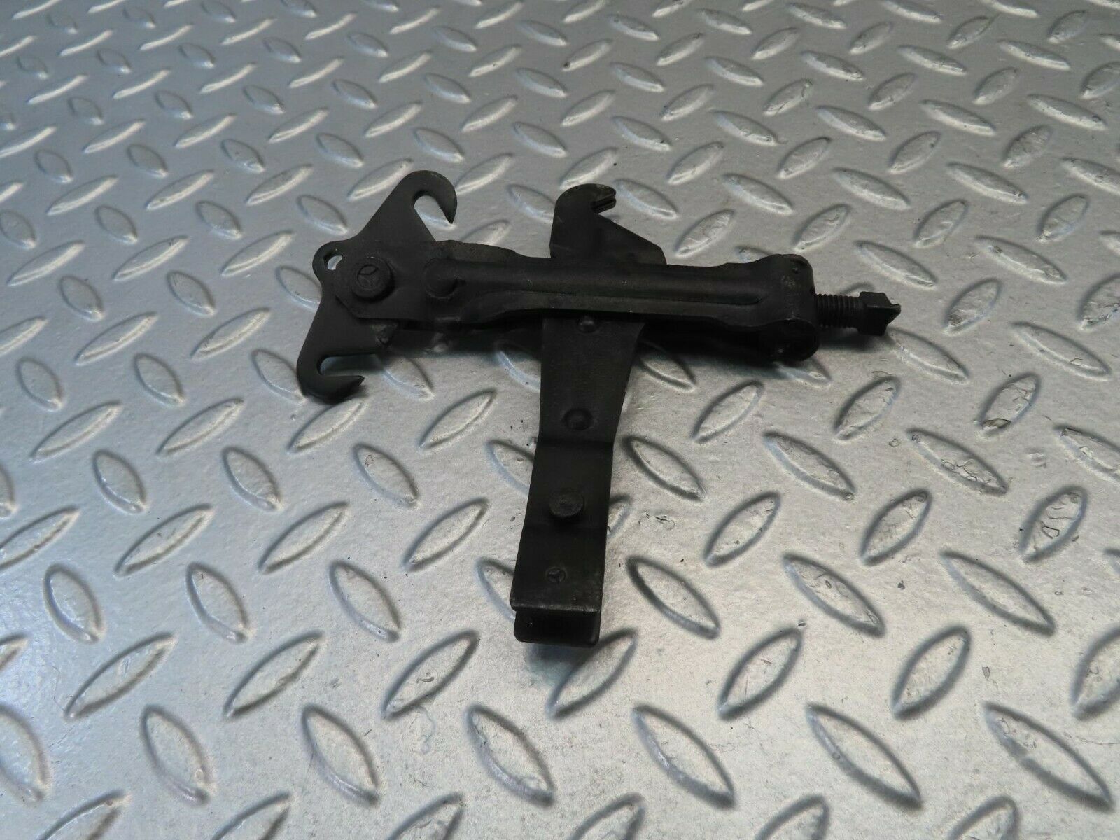 11588 Mercedes-Benz C123 230CE Coupe Handbrake Adjusting Handbrake Regulator