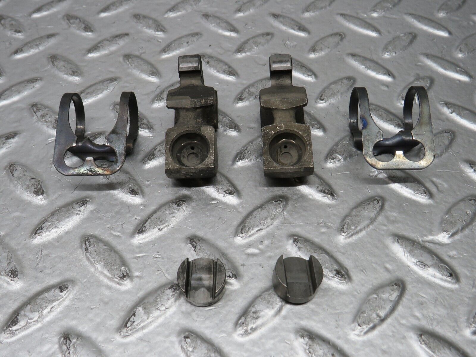 28190 Mercedes-Benz W123 280E Valve Rocker Arm With Tappet & Retaining Spring