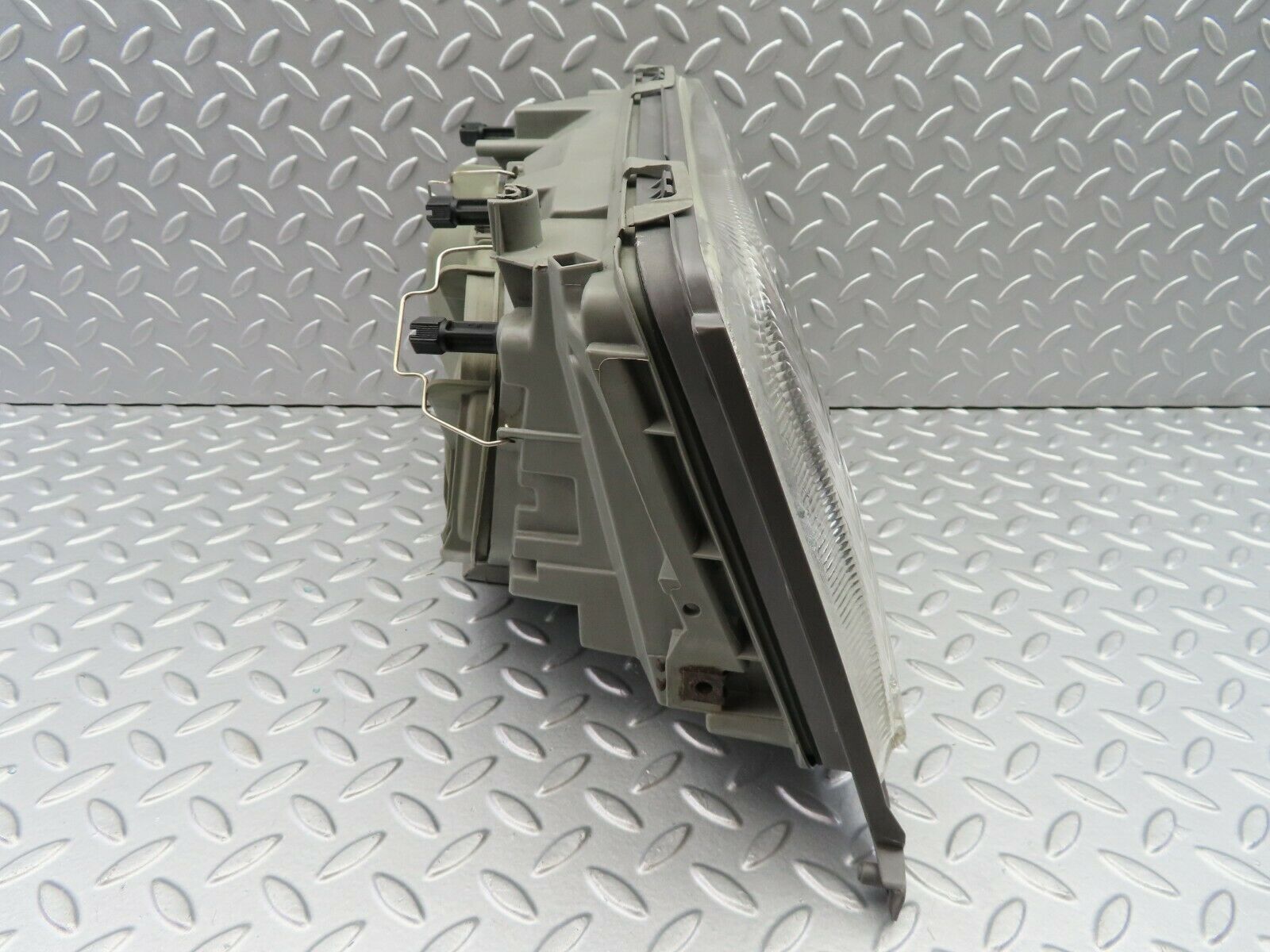 6685 Mercedes-Benz S124 E220 Wagon Headlight Bosch Left Side 1305544186