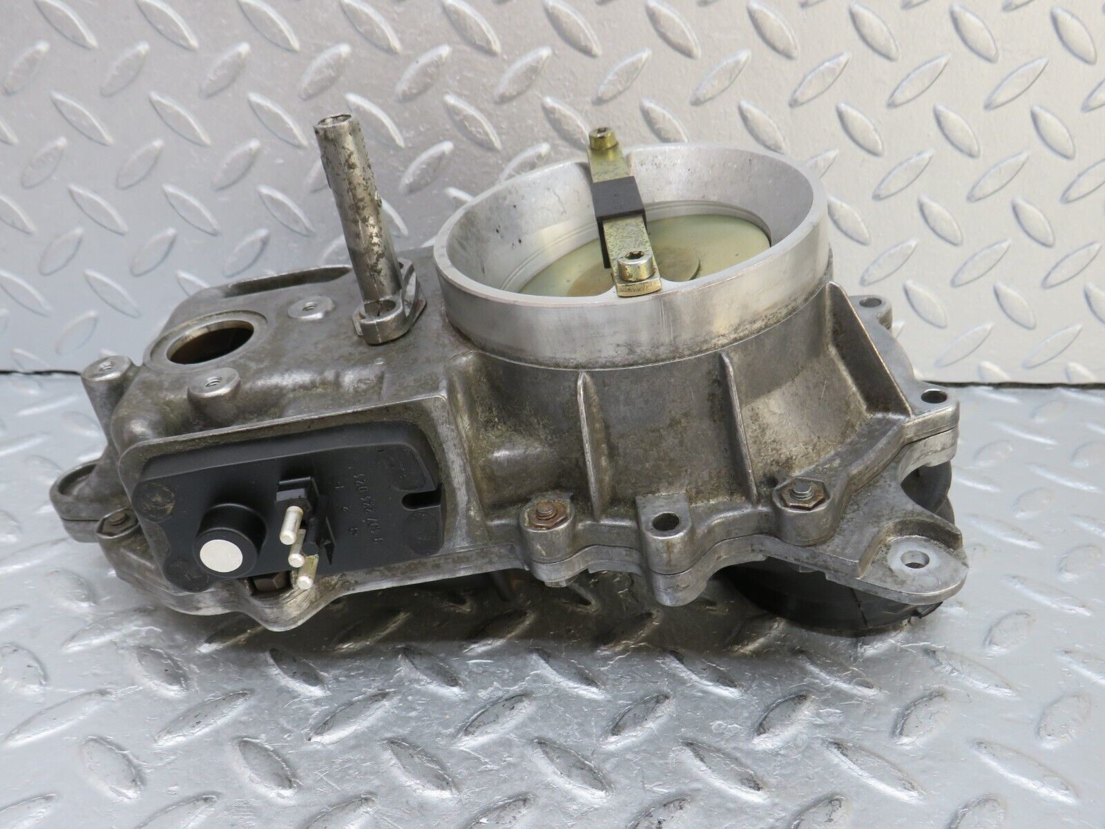 36667 Mercedes-Benz W201 190E 2.0L Air Flow Mass Sensor Bosch 0438121001 1021410990