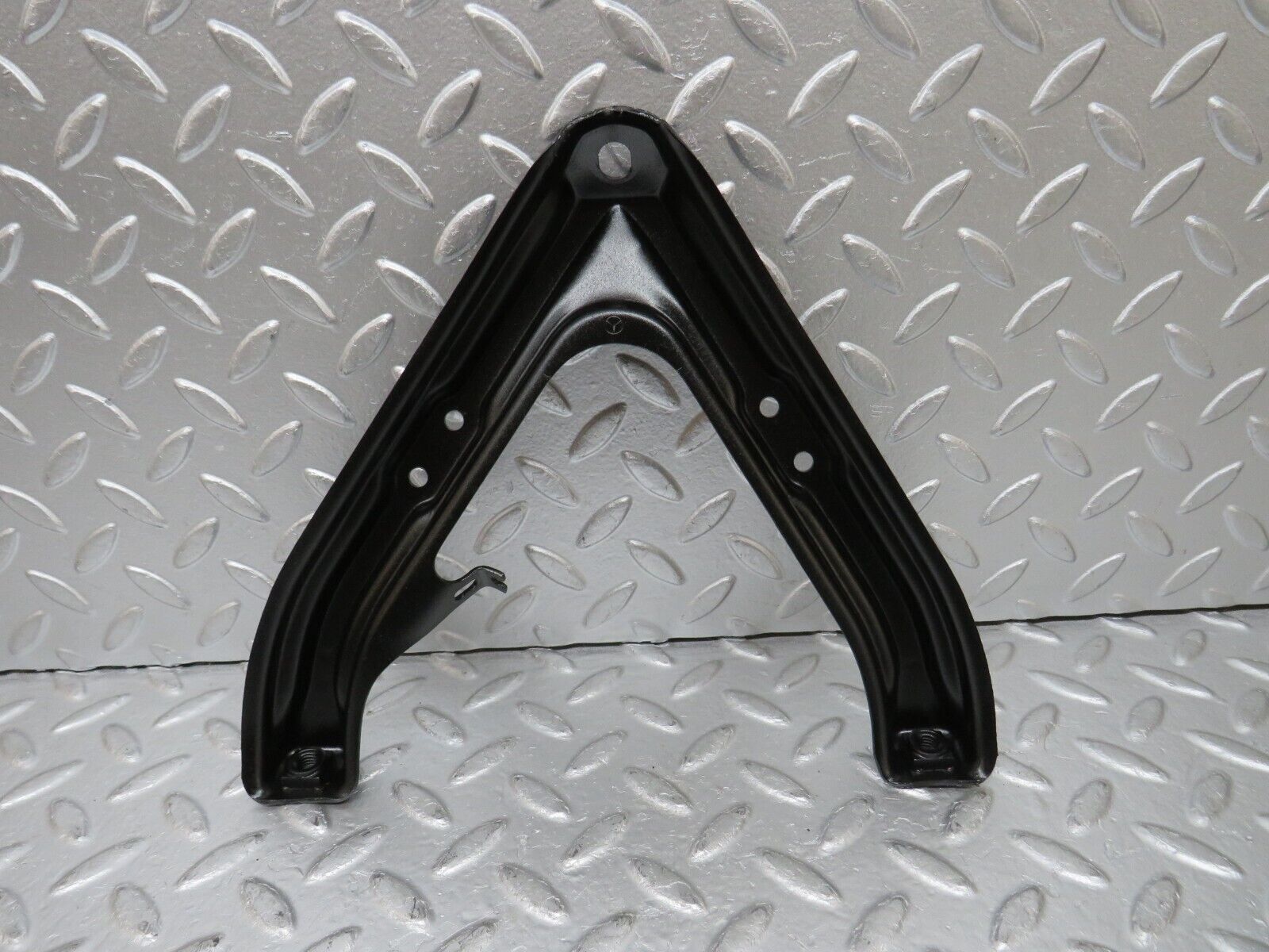 30543 Mercedes-Benz W124 230E Air Intake Manifold Bracket