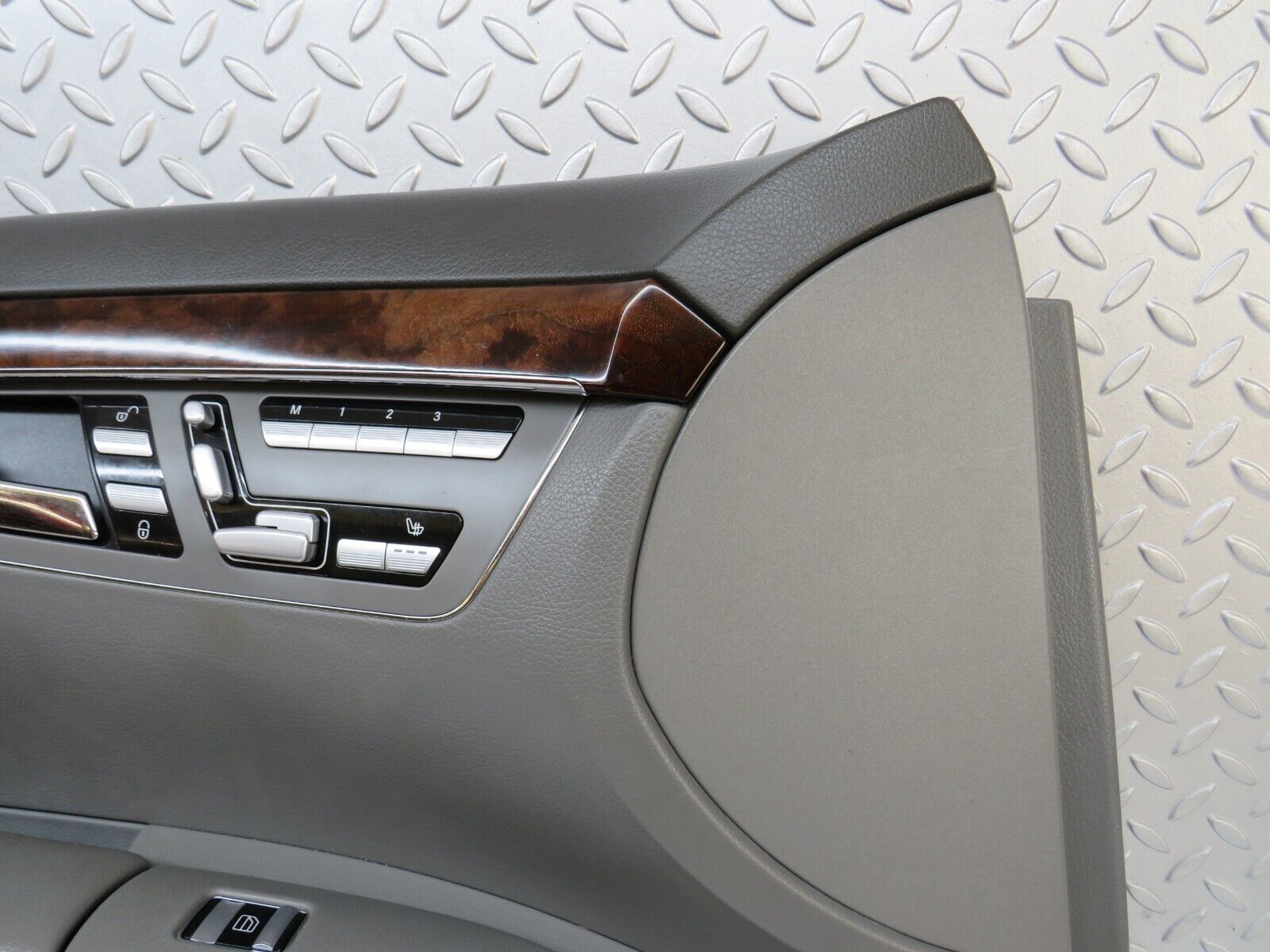 35100 Mercedes-Benz W221 Front Left Door Card