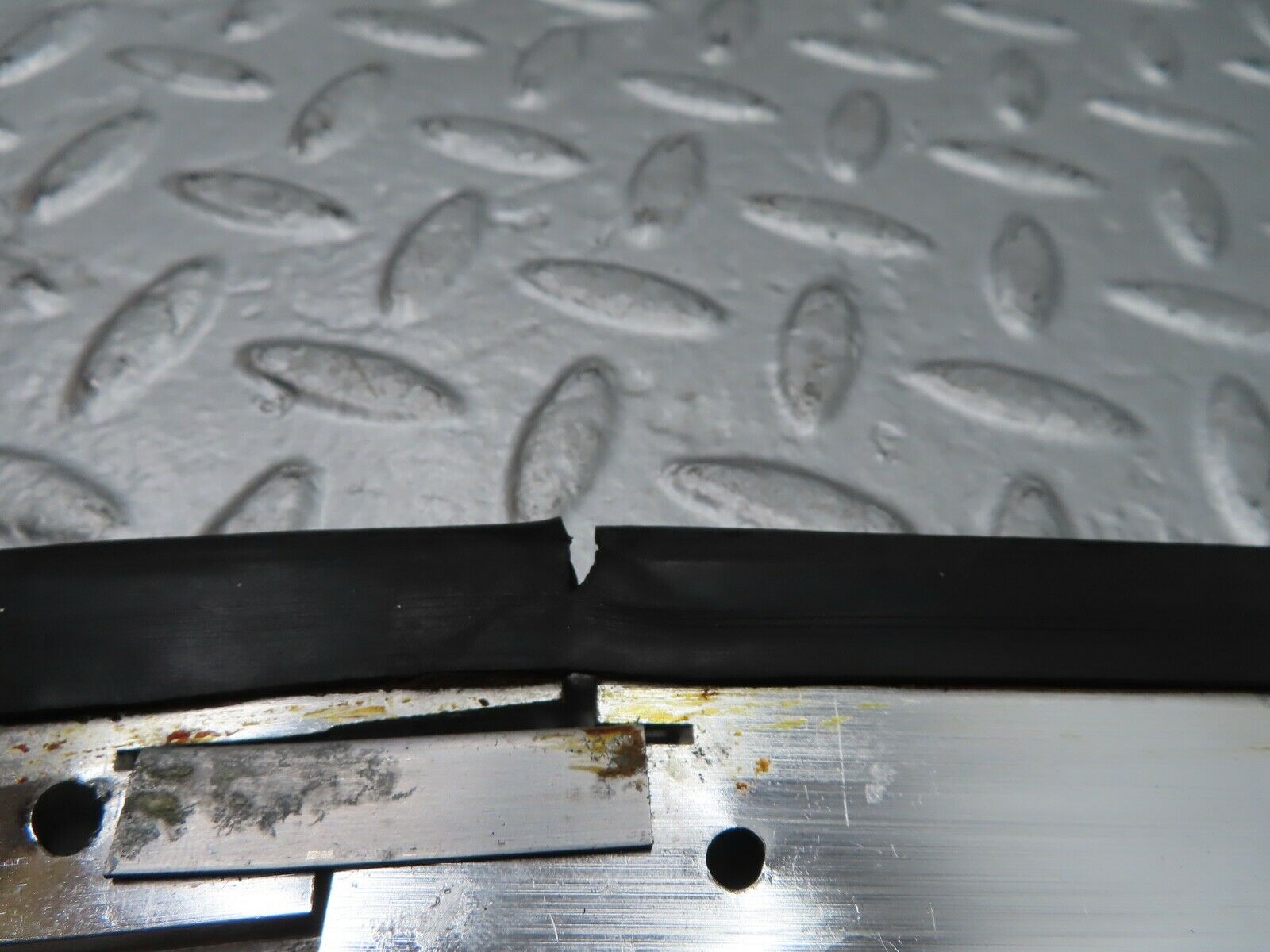 20955 Mercedes-Benz W114 250CE Coupe Roof Chrome Moulding Trim Left Side