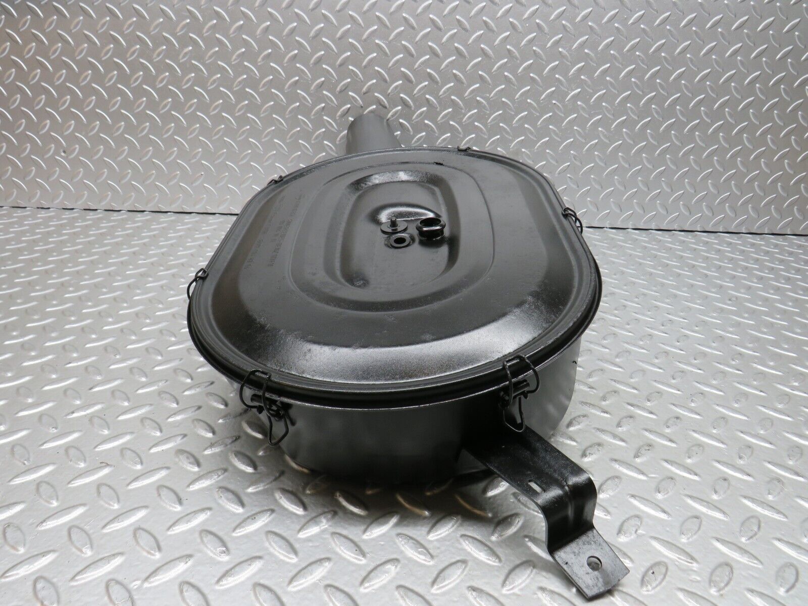 28027 Mercedes-Benz W123 280E Air Filter Box Housing 0100949502