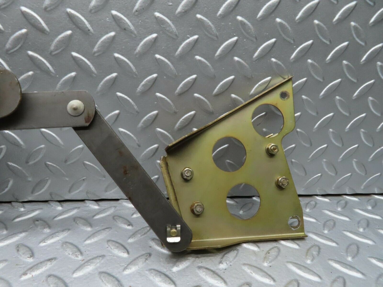 16640 Mercedes-Benz C107 380SLC Rear Right Power Window Regulator 1076701003