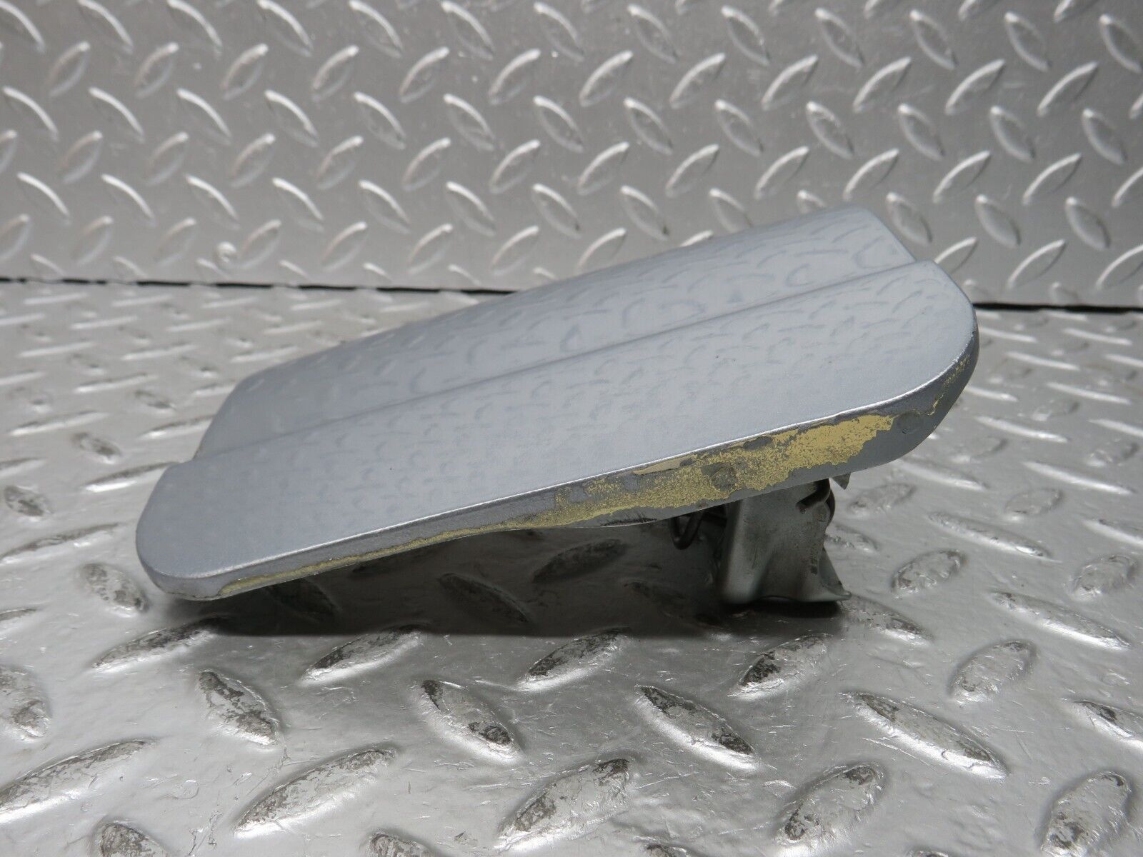 32064 Mercedes-Benz W123 230E Fuel Tank Flap Cap 1235840039